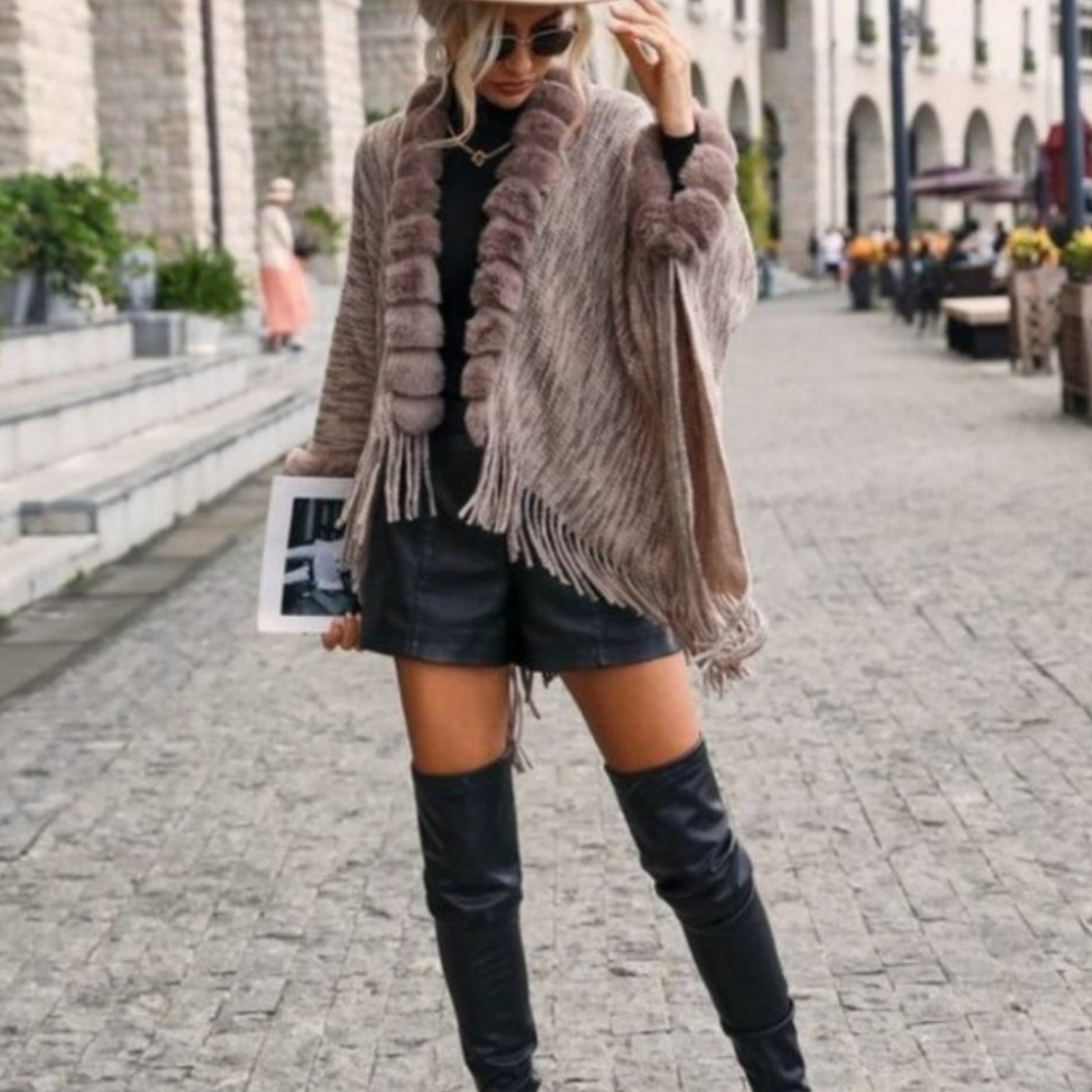 Beautiful Brown faux fur trimmed Poncho Cardgian - Picture 6 of 6